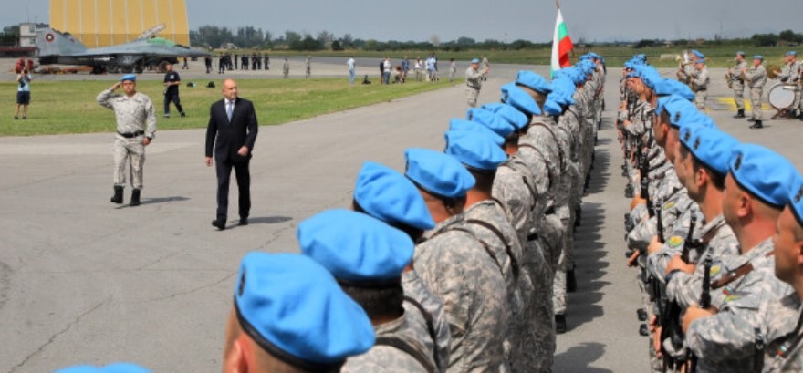 Президентът Румен Радев поздрави българските Военновъздушни сили по повод славната